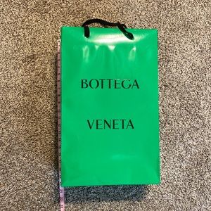 BOTTEGA VENETA SHOPPiNG BAG